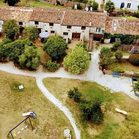 Domaine De Rochebonne בית נופש